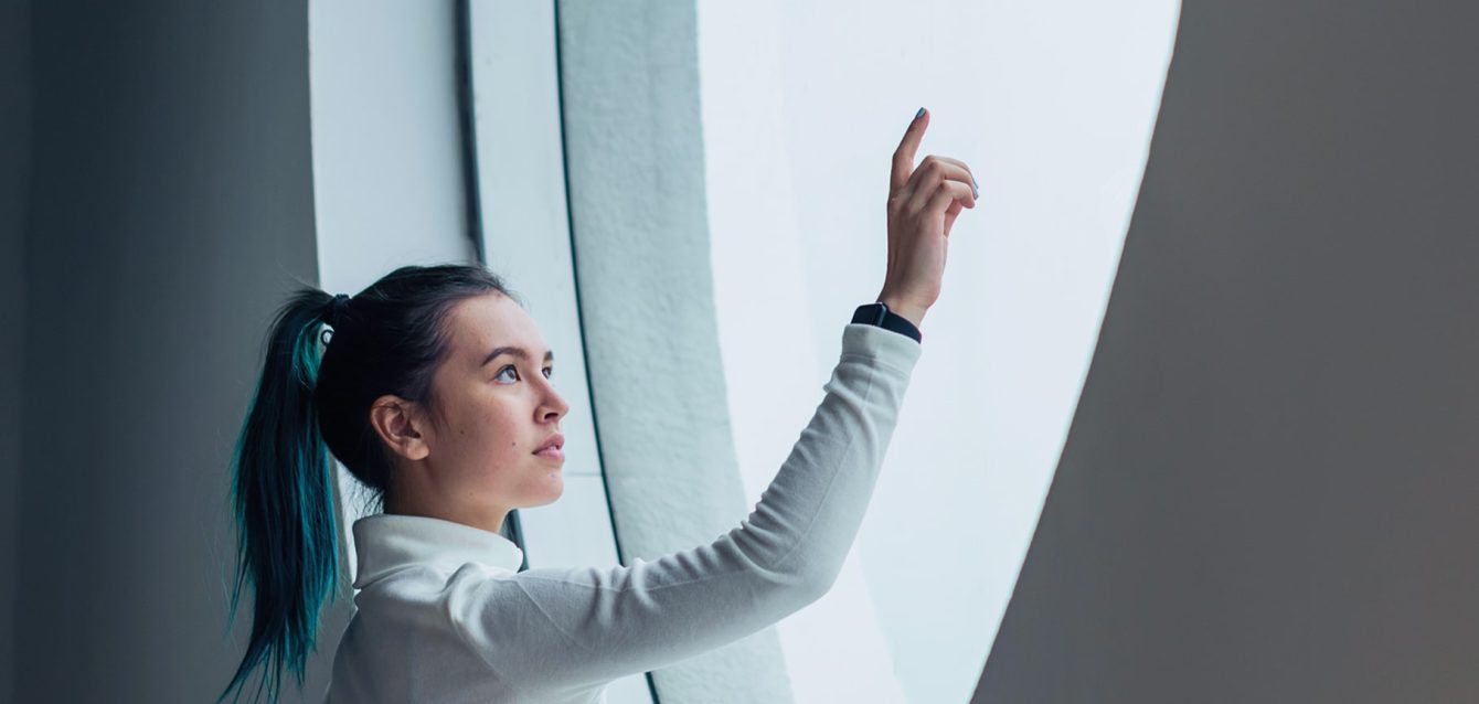 girl-using-touch-screen-modern-smart-home 2-min